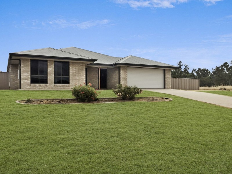 39 Cypress Pines Drive, Miles QLD 4415