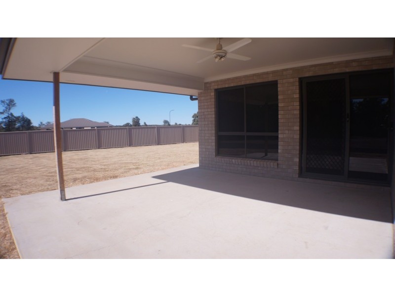 39 Cypress Pines Drive, Miles QLD 4415