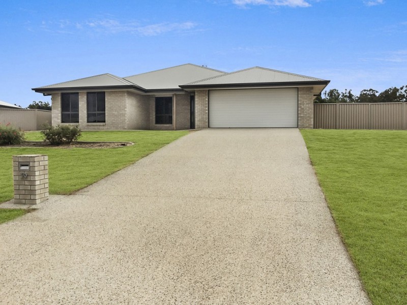 39 Cypress Pines Drive, Miles QLD 4415