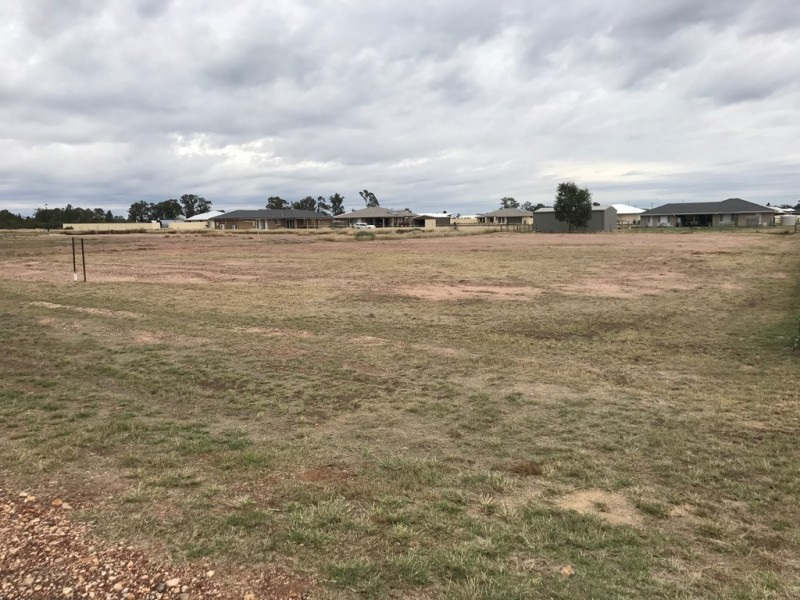 3 Windsor Place, Miles QLD 4415