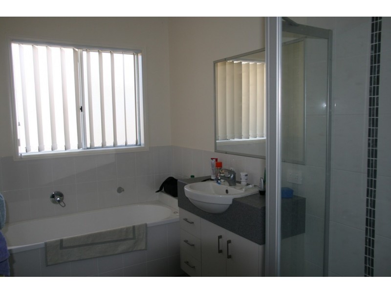 18 EDITH STREET, Miles QLD 4415