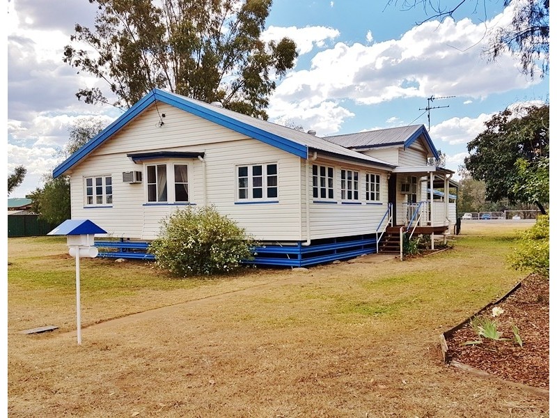 15 Burrowes Street, Surat QLD 4417