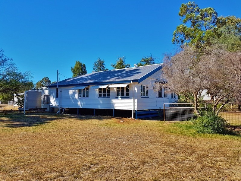 15 Burrowes Street, Surat QLD 4417