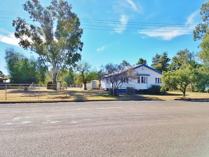 15 Burrowes Street, Surat QLD 4417