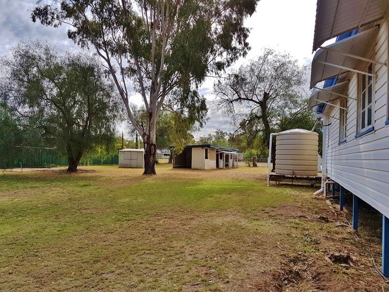 15 Burrowes Street, Surat QLD 4417