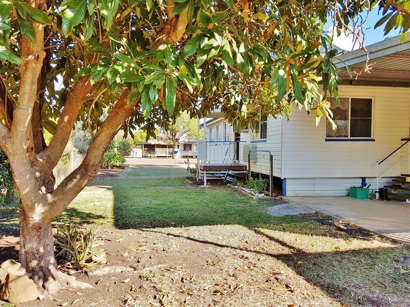 15 Burrowes Street, Surat QLD 4417