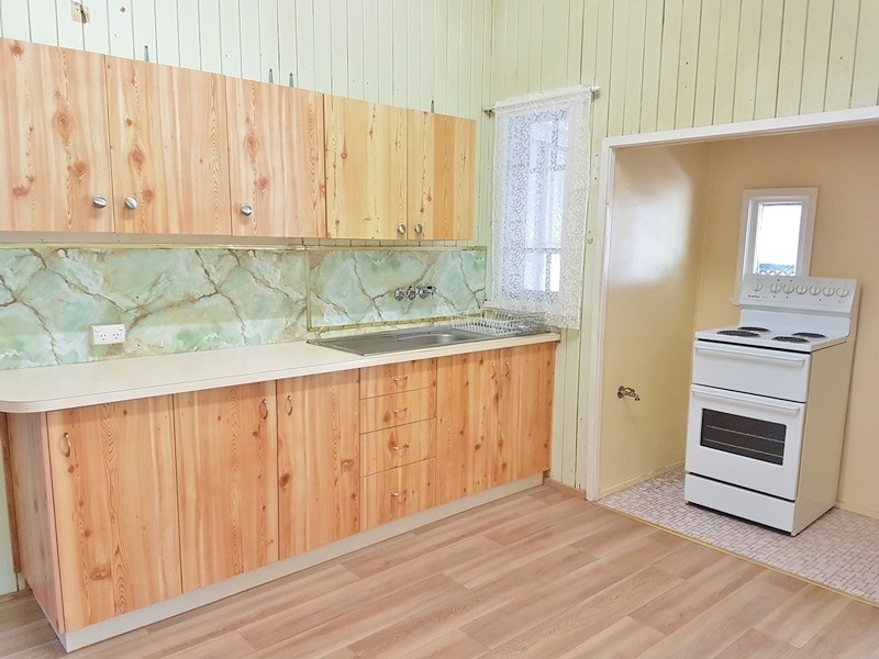 15 Burrowes Street, Surat QLD 4417