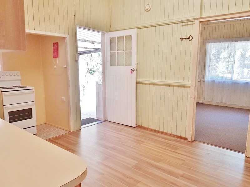 15 Burrowes Street, Surat QLD 4417