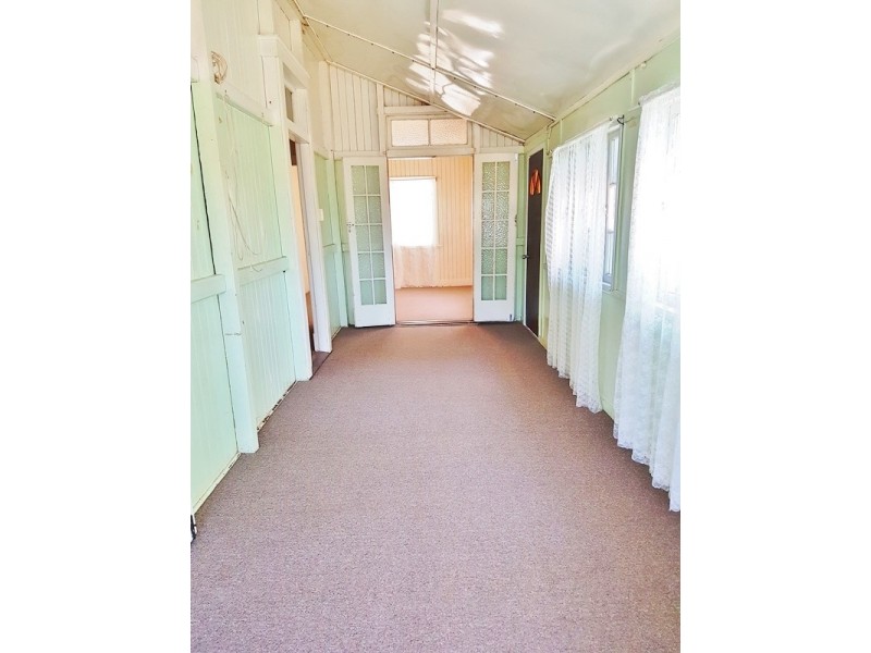 15 Burrowes Street, Surat QLD 4417