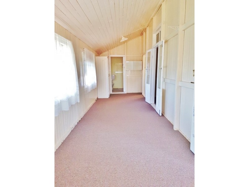 15 Burrowes Street, Surat QLD 4417