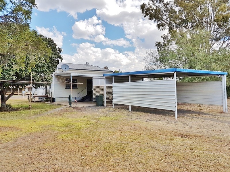 15 Burrowes Street, Surat QLD 4417