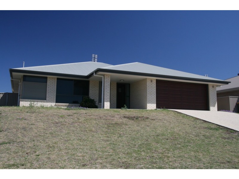 33 Cypress Pines Drive, Miles QLD 4415