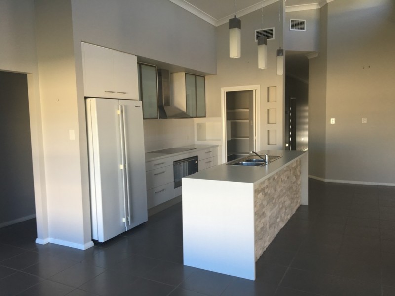 4 Lawton Place, Miles QLD 4415