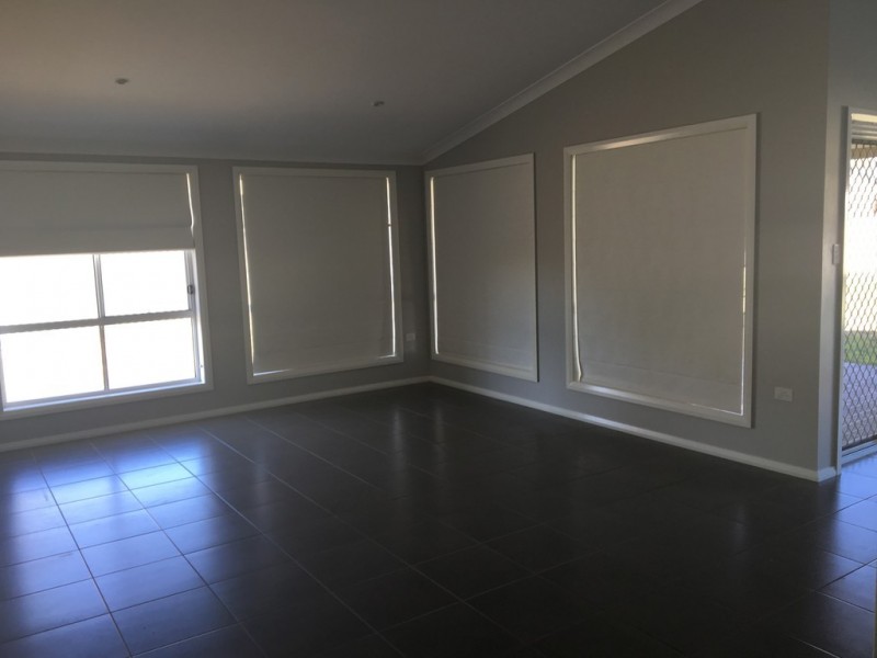 4 Lawton Place, Miles QLD 4415