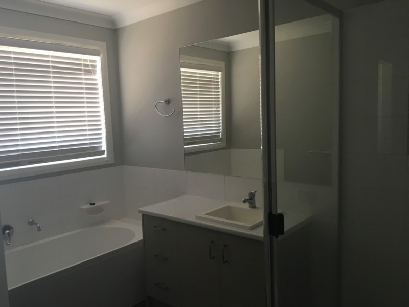 4 Lawton Place, Miles QLD 4415