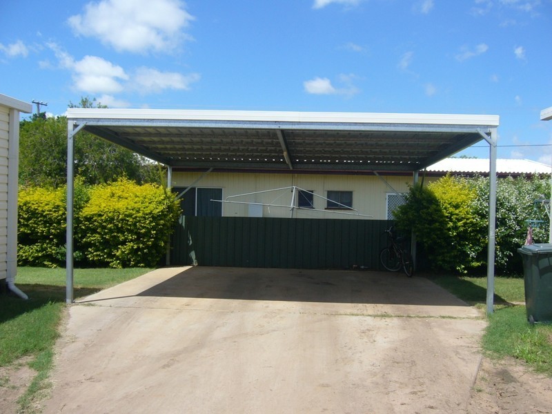 2 / 98 Crane Street, Longreach QLD 4730
