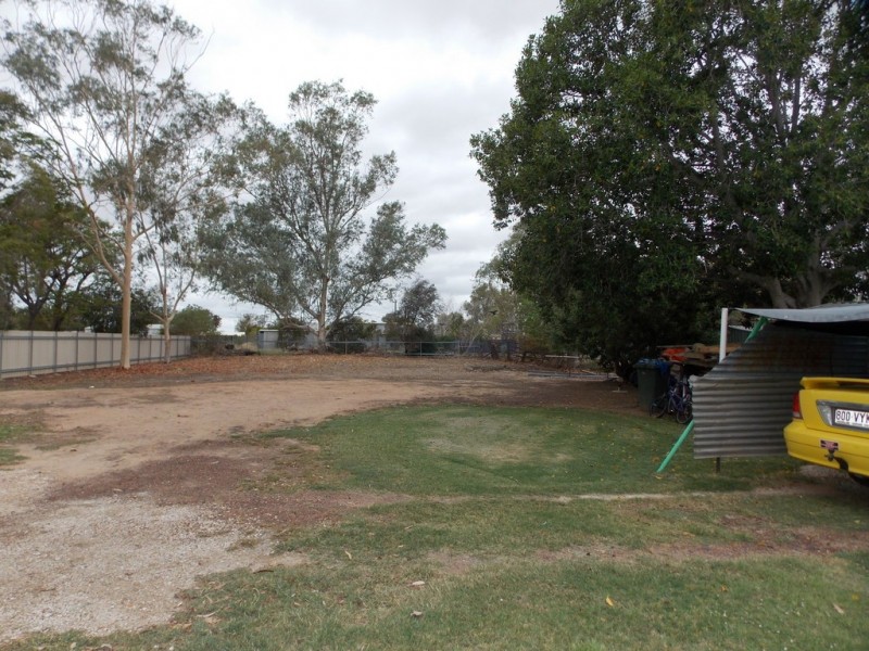 5 FLORA STREET, Blackall QLD 4472