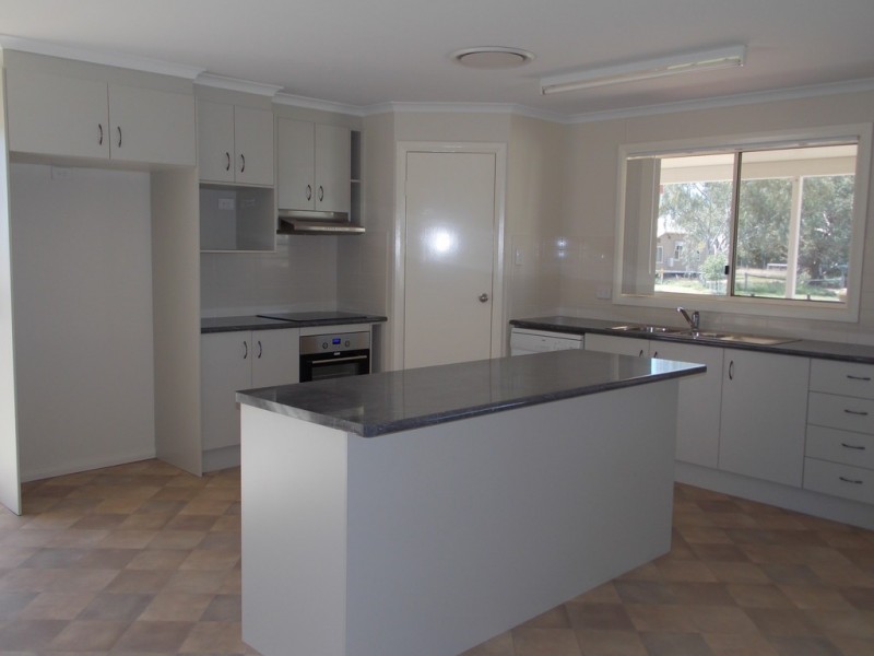 14 ACACIA STREET, Blackall QLD 4472