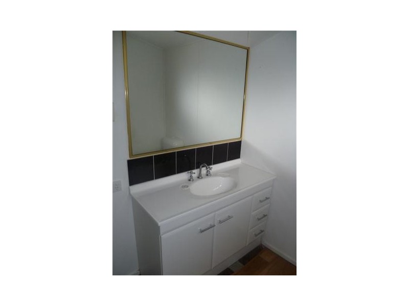78  RAGLAN, Roma QLD 4455