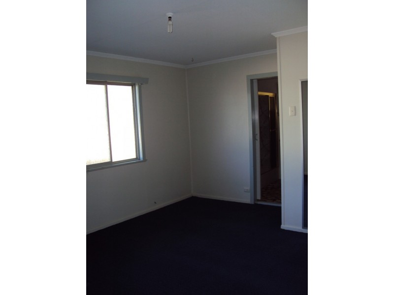 11 Cassowary Street, Longreach QLD 4730
