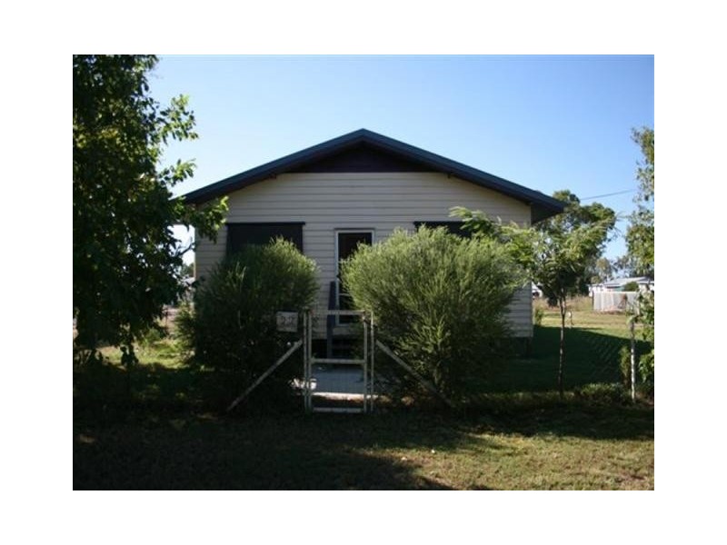 22 Perry St, Yuleba QLD 4427