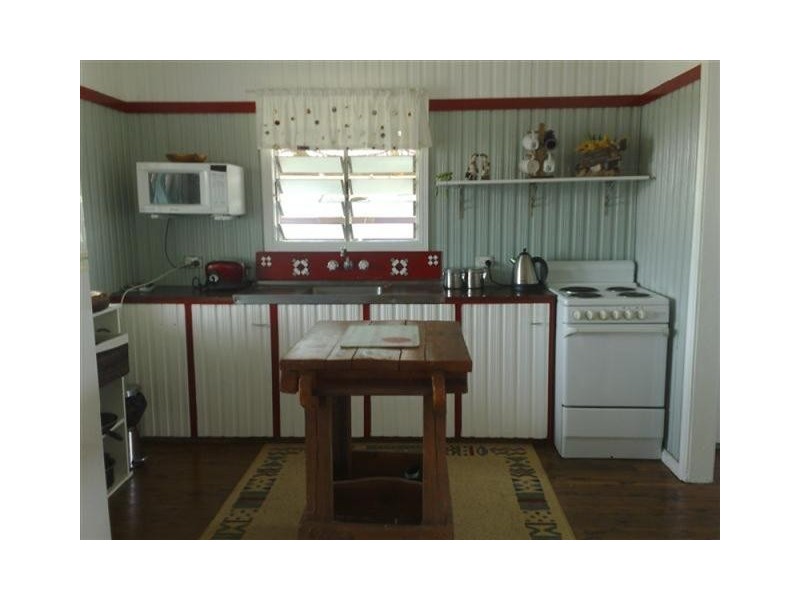 22 Perry St, Yuleba QLD 4427