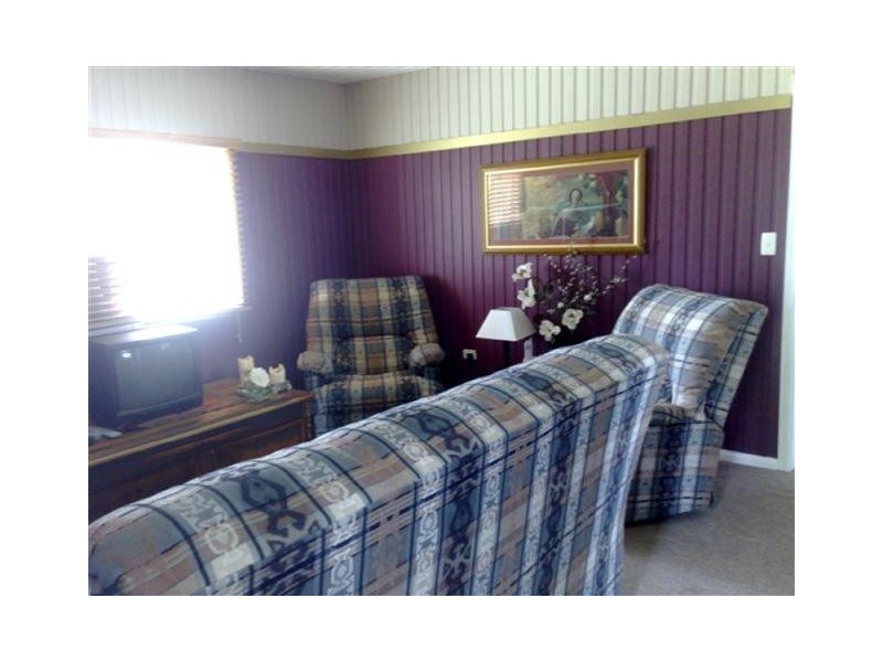 22 Perry St, Yuleba QLD 4427