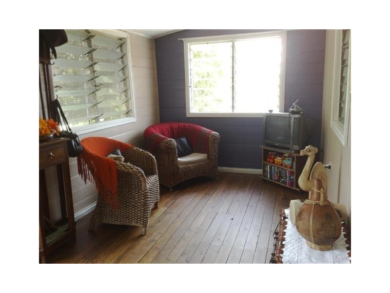 22 Perry St, Yuleba QLD 4427