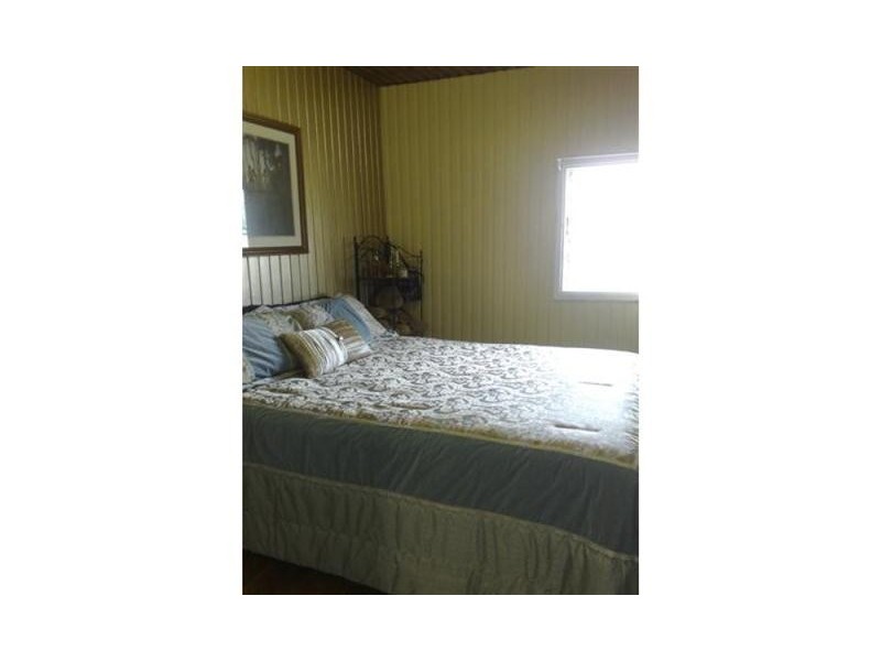 22 Perry St, Yuleba QLD 4427