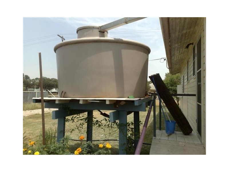 22 Perry St, Yuleba QLD 4427