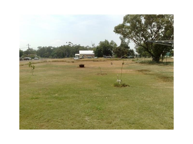 22 Perry St, Yuleba QLD 4427