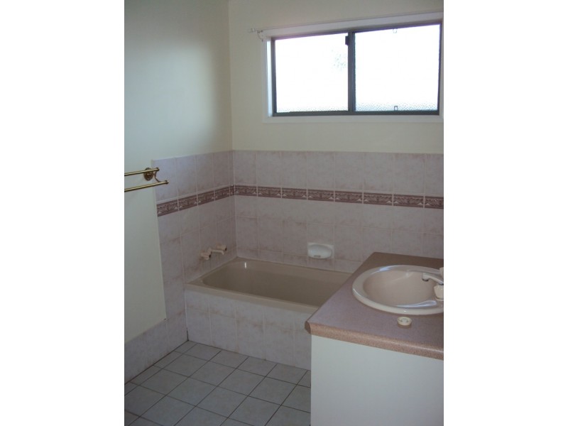 14 Bluebird Court, Longreach QLD 4730