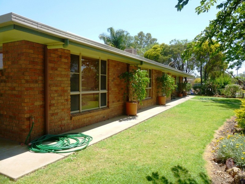 15 Wattle Drive, St George QLD 4487