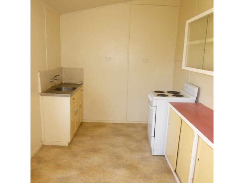 2/140  Alfred Street, St George QLD 4487