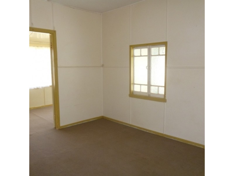 2/140  Alfred Street, St George QLD 4487