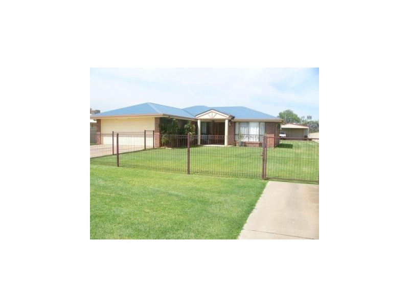 12 Taylor Street, St George QLD 4487