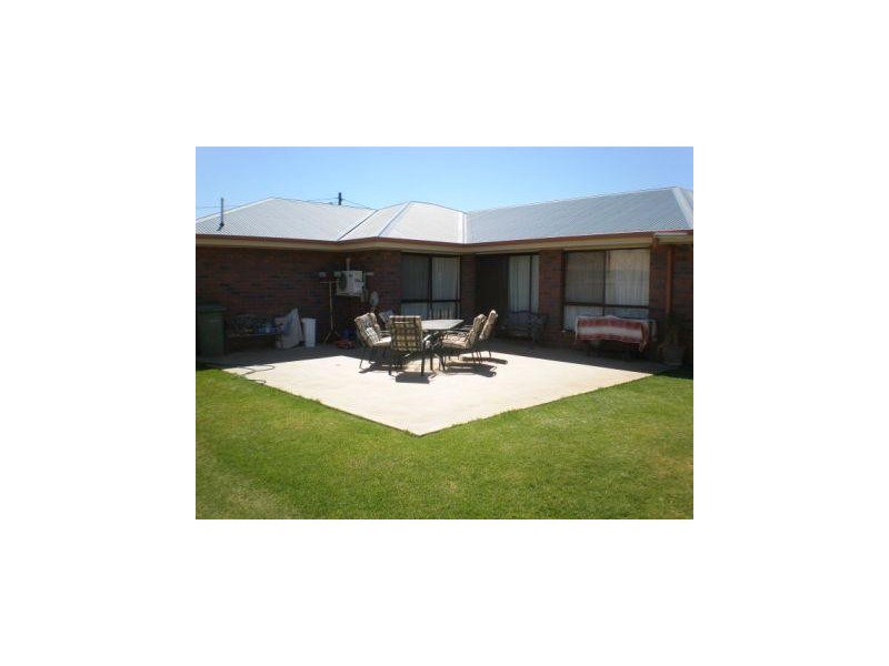 12 Taylor Street, St George QLD 4487