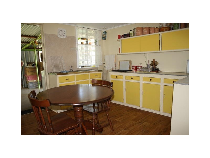 16 ACACIA STREET, Blackall QLD 4472