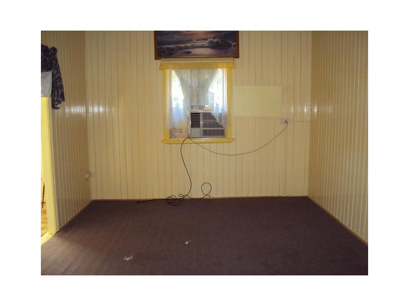 5 FLORA STREET, Blackall QLD 4472