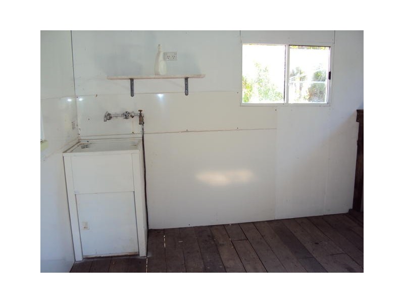 5 FLORA STREET, Blackall QLD 4472