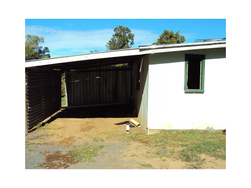 5 FLORA STREET, Blackall QLD 4472