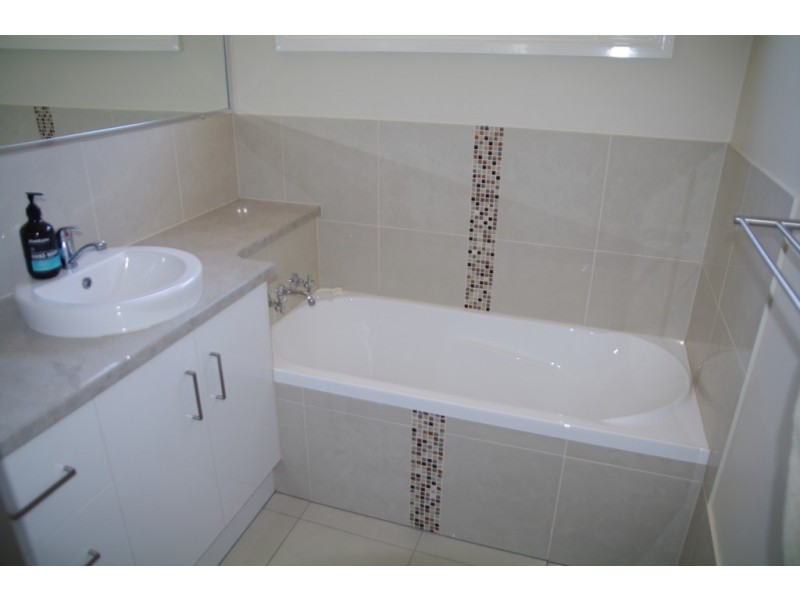 19 Alexander Avenue, Roma QLD 4455