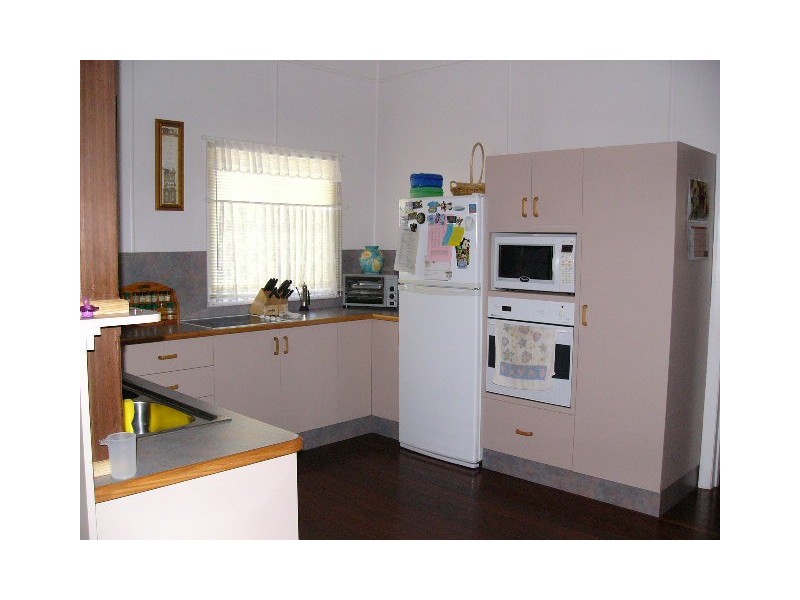 84 SHAMROCK ST, Blackall QLD 4472