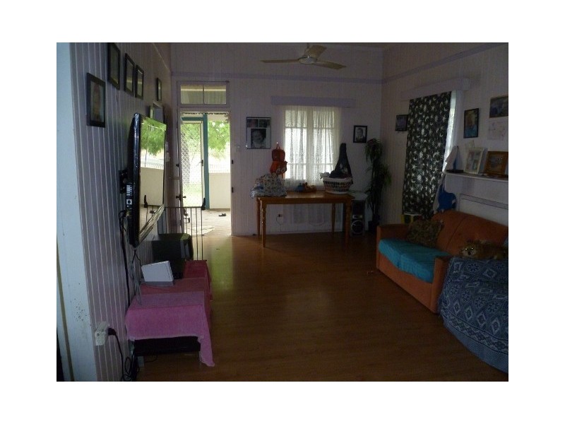 32 SOUTTER, Roma QLD 4455