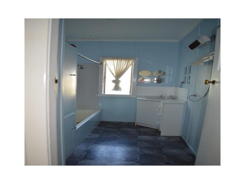 77 THISTLE STREET, Blackall QLD 4472