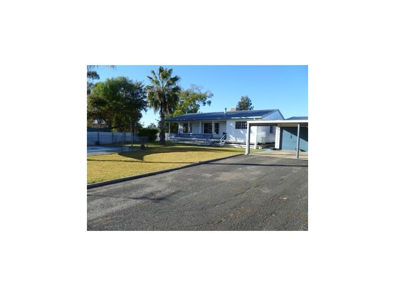 24 ELMER ST, Roma QLD 4455