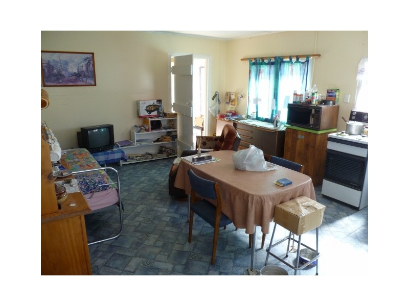 30 CORONATION, Injune QLD 4454