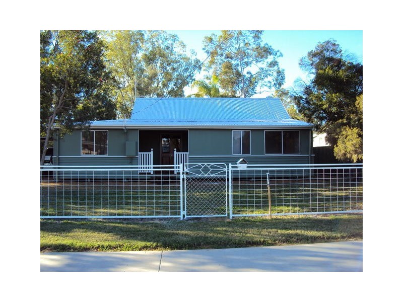 13 SHAMROCK STREET, Blackall QLD 4472