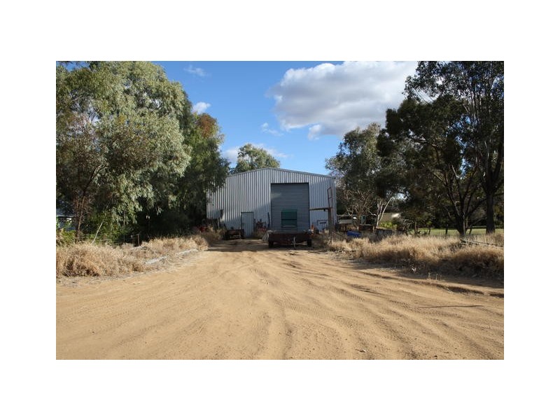 20 DAHLIA STREET, Blackall QLD 4472