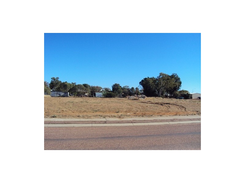107-111 Emu Street, Longreach QLD 4730